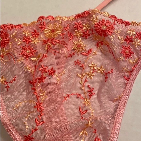 NEW 2006 vintage Victoria’s Secret floral embroidery mesh bra & v-string - Picture 4 of 9